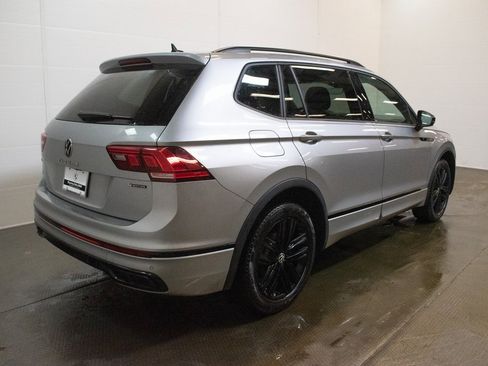 Used 2022 Volkswagen Tiguan SE R-Line image 4