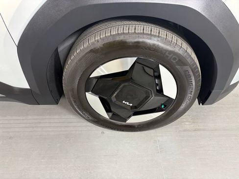 Used 2024 Kia EV9 Light RWD image 10