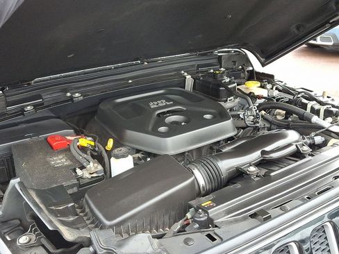 Used 2021 Jeep Wrangler Unlimited Sahara image 29