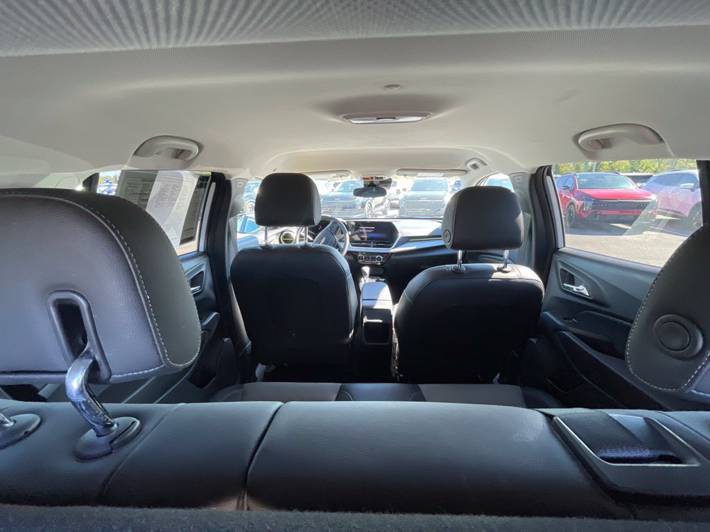 Used 2025 Chevrolet Trax LT FWD image 22