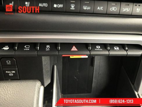 Used 2023 Toyota Sequoia Platinum AWD/4WD image 16
