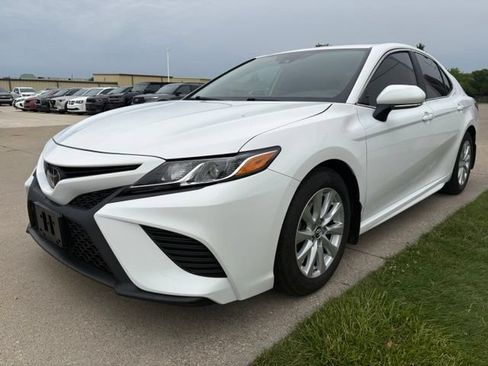 Used 2019 Toyota Camry LE FWD image 8