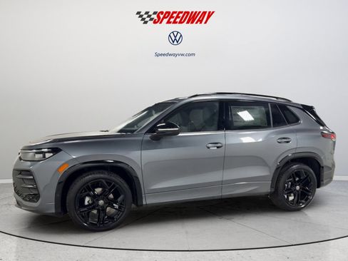 New 2026 Volkswagen Tiguan SE R-Line FWD image 4