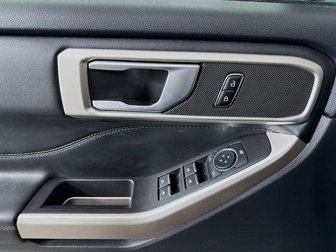 Used 2023 Ford Explorer XLT image 17