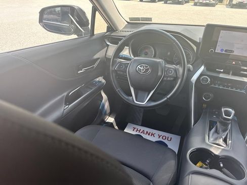 Used 2023 Toyota Venza LE AWD/4WD image 29