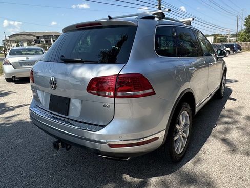 Used 2016 Volkswagen Touareg Sport image 6