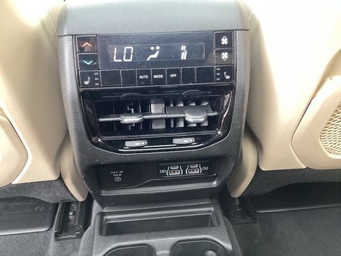 Used 2023 Jeep Grand Cherokee L Limited w/ Trailer Tow Package AWD/4WD image 17