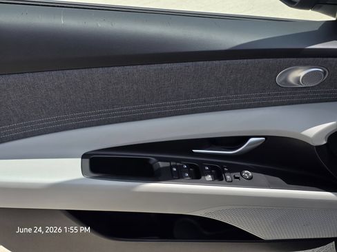 Certified 2025 Hyundai Elantra Limited FWD image 15