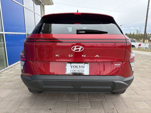 Used 2025 Hyundai Kona SEL AWD/4WD image 6