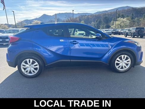 Used 2019 Toyota C-HR LE image 3