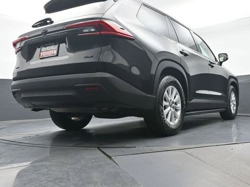 Used 2024 Toyota Grand Highlander XLE image 40