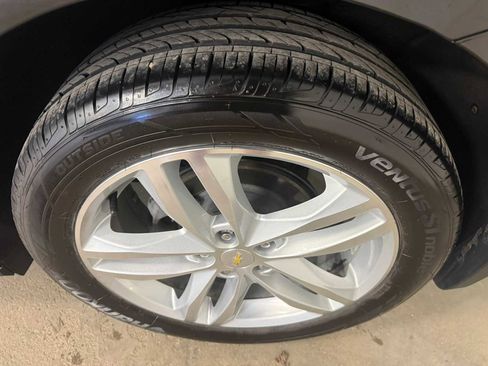 Used 2018 Chevrolet Equinox Premier FWD image 9