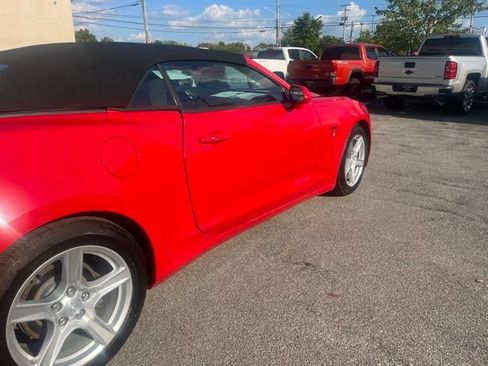Used 2019 Chevrolet Camaro LT RWD image 8