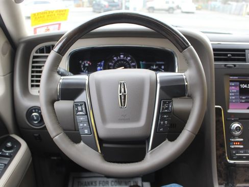 Used 2015 Lincoln Navigator 4WD image 6