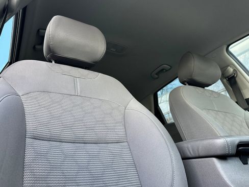 Used 2017 Kia Niro LX image 20