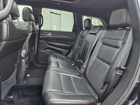 Used 2018 Jeep Grand Cherokee Trailhawk w/ Trailhawk Luxury Group AWD/4WD image 16