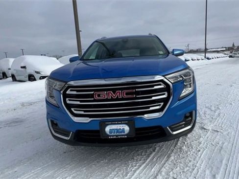 Used 2024 GMC Terrain SLT image 3