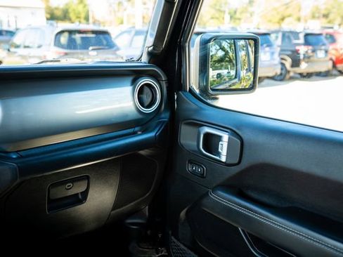 Used 2020 Jeep Wrangler Unlimited Sahara image 26