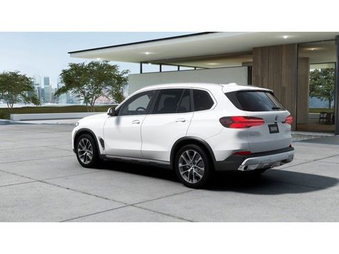 New 2026 BMW X5 sDrive40i image 2