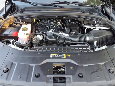 Used 2023 Jeep Grand Cherokee Laredo AWD/4WD image 29