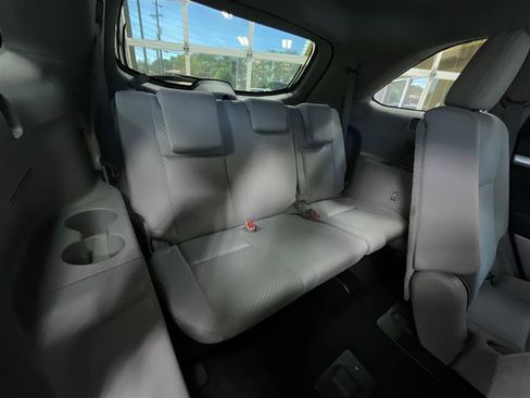 Used 2019 Toyota Highlander LE AWD/4WD image 24