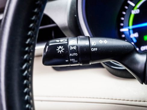 Used 2021 Toyota Highlander XLE FWD image 33