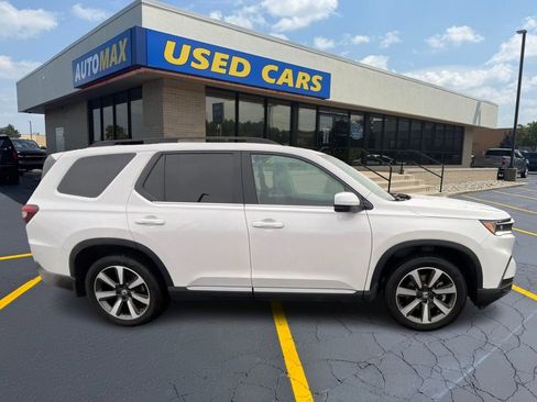 Used 2025 Honda Pilot Touring image 4