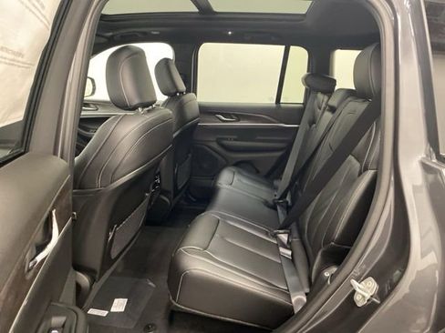 New 2025 Jeep Grand Cherokee Limited image 23