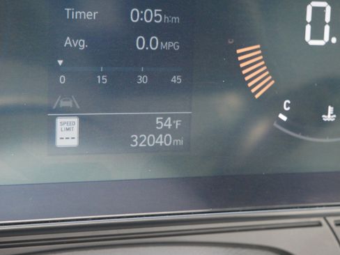 Certified 2024 Hyundai Kona SEL AWD/4WD image 32