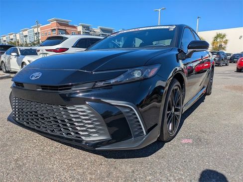 Used 2025 Toyota Camry SE image 6