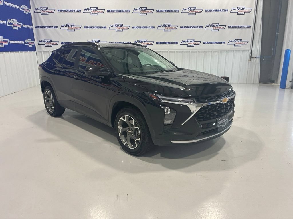 Used 2026 Chevrolet Trax LT FWD image 8