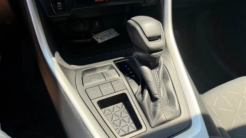 Used 2020 Toyota RAV4 XLE w/ Convenience Package FWD image 37