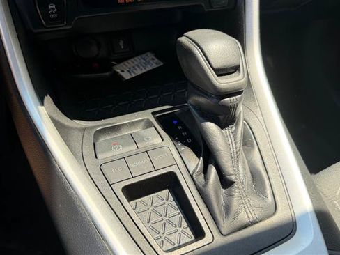 Used 2020 Toyota RAV4 XLE w/ Convenience Package FWD image 37
