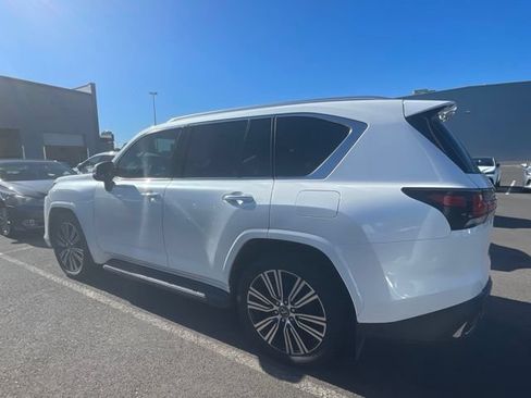 Used 2025 Lexus LX 600 4WD w/ Accessory Package (Z1) image 4