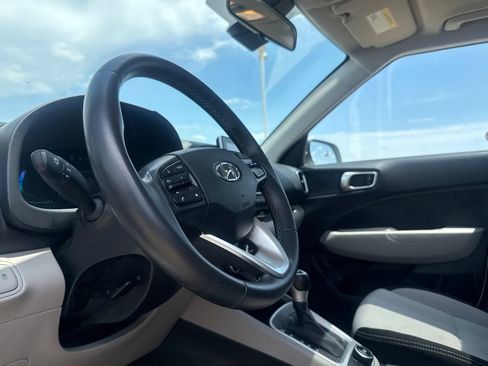 Used 2025 Hyundai Venue SEL FWD image 33