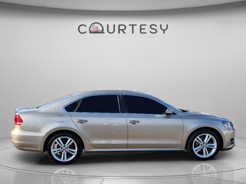 Used 2015 Volkswagen Passat TDI SE FWD image 8