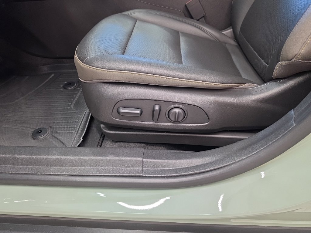 Used 2025 Chevrolet Trax ACTIV FWD image 33