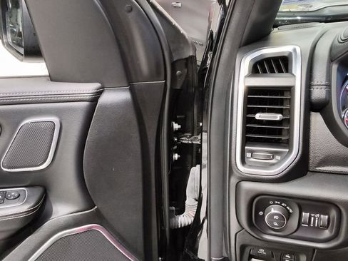 Used 2023 RAM 1500 Laramie AWD/4WD image 27