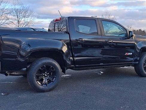Certified 2019 Chevrolet Colorado Z71 w/ Z71 Midnight Edition image 8