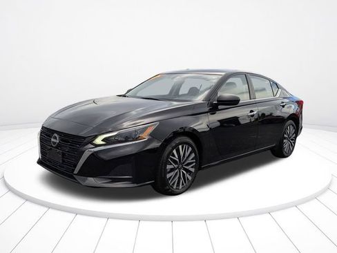 Used 2024 Nissan Altima 2.5 SV FWD image 7