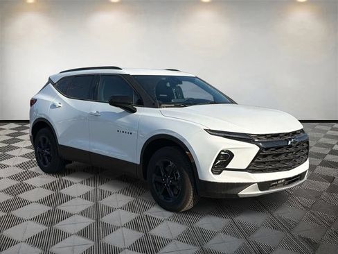 New 2026 Chevrolet Blazer LT w/ Convenience Package FWD image 3