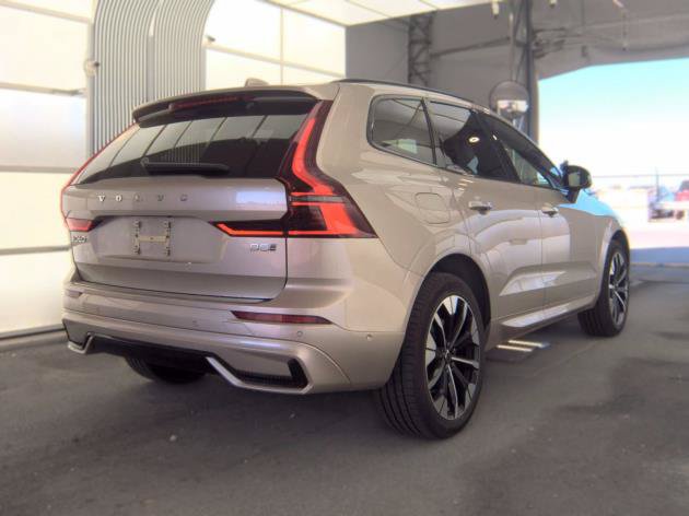 Used 2026 Volvo XC60 B5 Plus AWD/4WD image 4