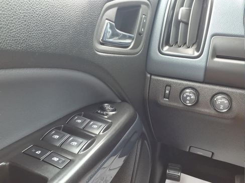 Used 2022 Chevrolet Colorado Z71 AWD/4WD image 23