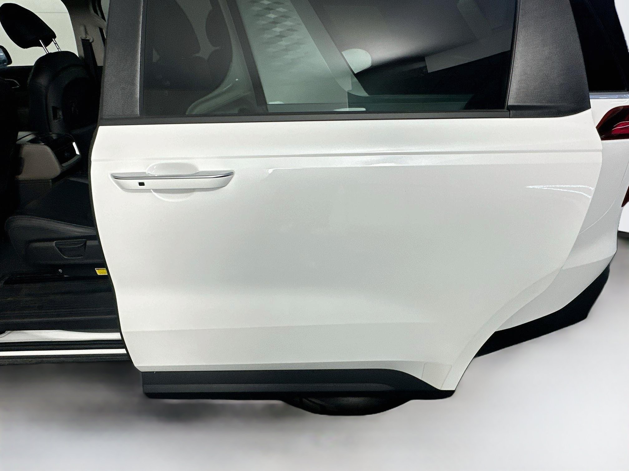 Used 2025 Kia Carnival FWD image 26