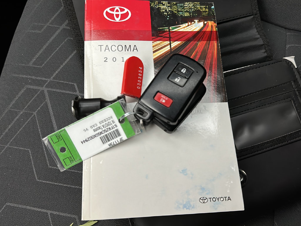 Used 2016 Toyota Tacoma TRD Sport w/ Towing Package RWD image 31