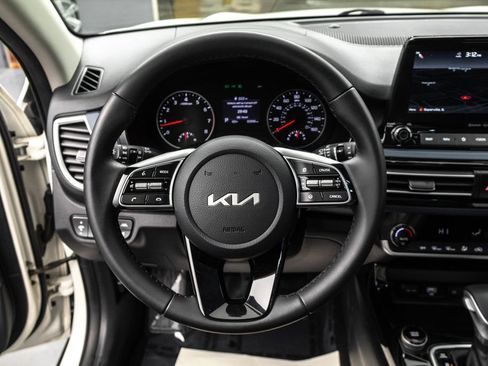 Used 2022 Kia Seltos Nightfall Edition image 19