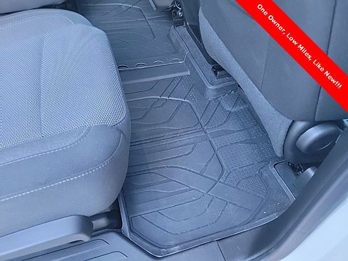 Used 2023 Chevrolet Traverse LT image 43