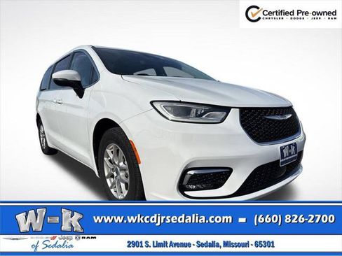 Certified 2023 Chrysler Pacifica Touring-L FWD image 3