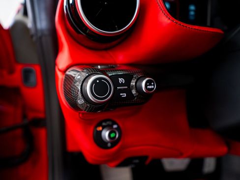 Used 2020 Ferrari 812 Superfast RWD image 80