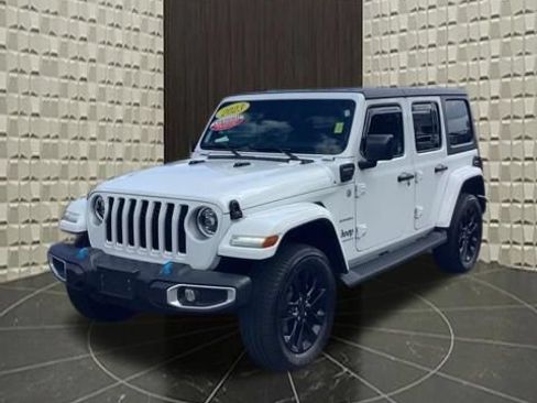 Used 2023 Jeep Wrangler Unlimited Sahara w/ Cold Weather Group AWD/4WD image 14